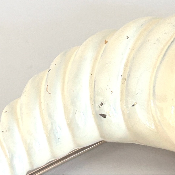 Vintage Signed Avon Cream Enamel Gold Tone Articulated  CORNUCOPIA Brooch - Picture 5 of 12